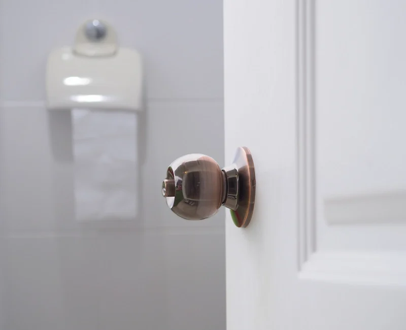 wc jongkok kamar mandi sederhana tapi bersih